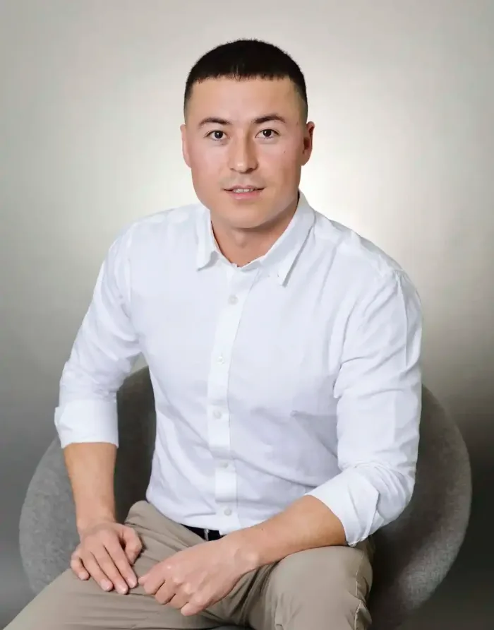 Mustafa Hadafmand, real estate agent with Macdonald Realty Westmar